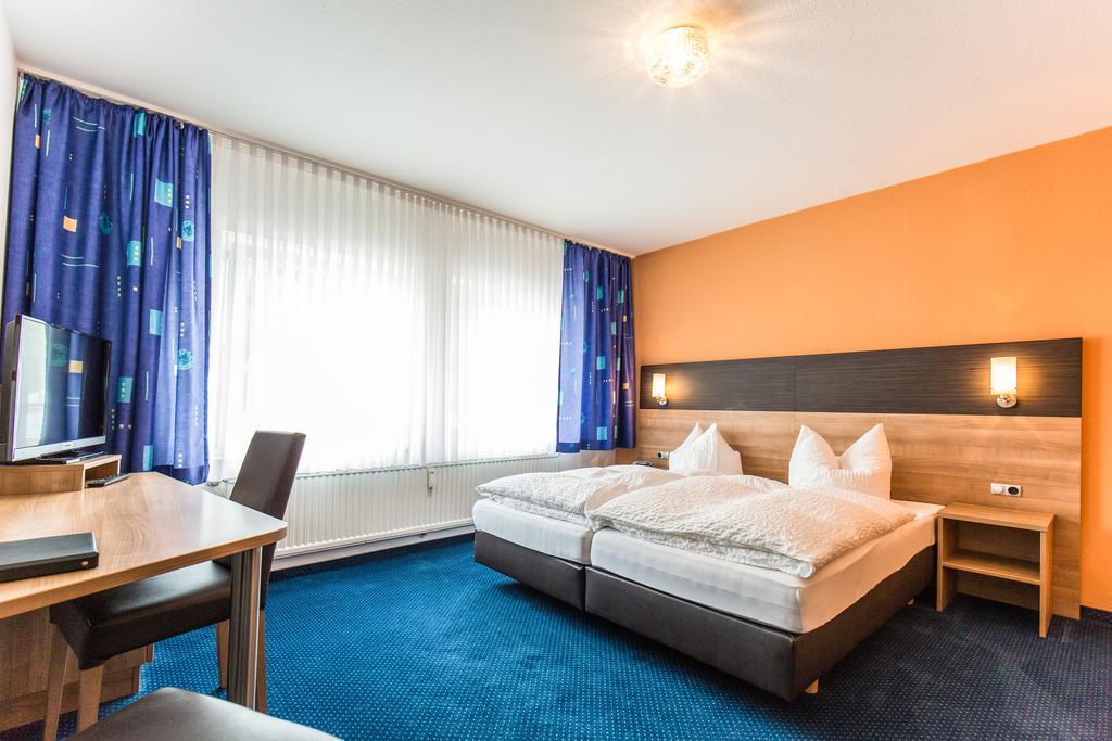 Hotel & Reitsportzentrum Kreuth Heideck エクステリア 写真